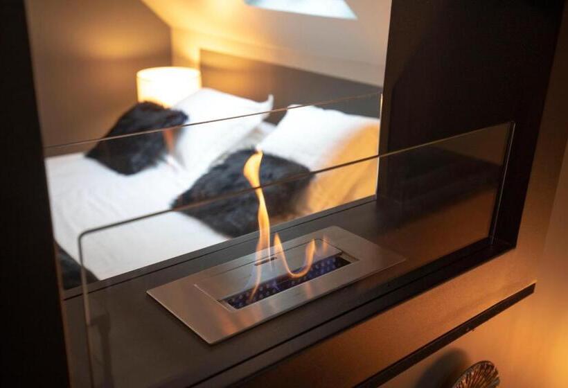 جناح ديلوكس, Le Baptistère   Adults Only