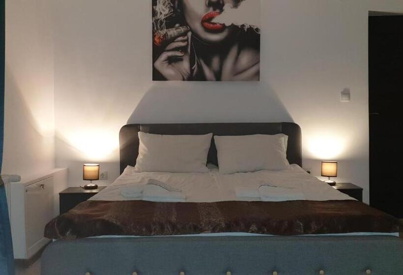 带阳台套房, River Star