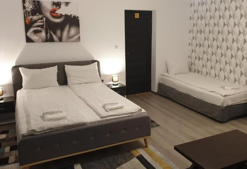 带阳台套房, River Star