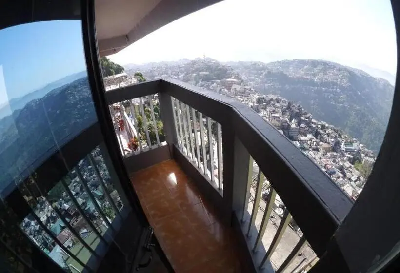 キングサイズベッドのスタンダードルーム, Aizawl
