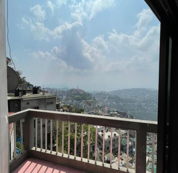 Номер Deluxe с Балконом, Aizawl