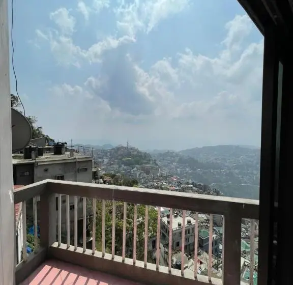 バルコニー付きデラックスルーム, Aizawl