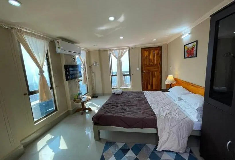 バルコニー付きデラックスルーム, Aizawl