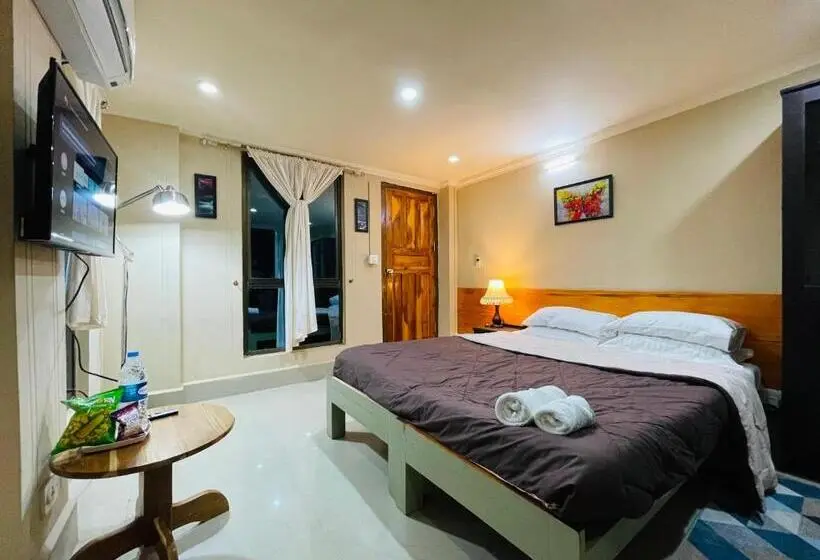 バルコニー付きデラックスルーム, Aizawl