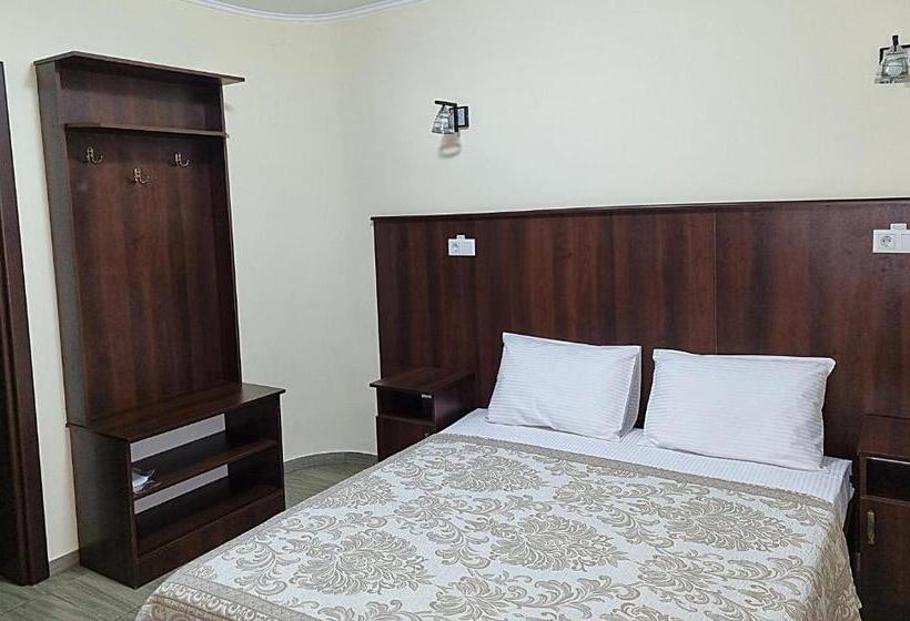 家庭间, готель валерія