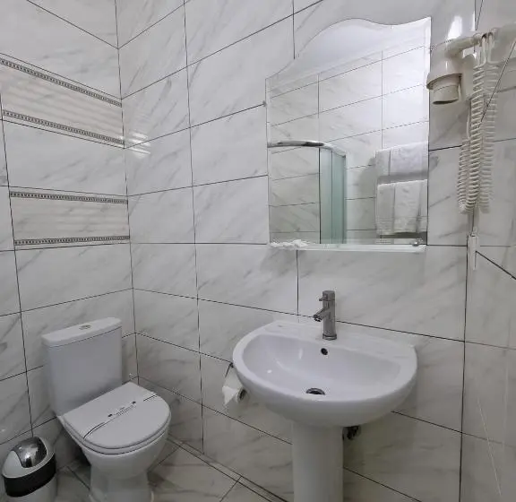 Superior Kolmen Hengen Huone, готель валерія