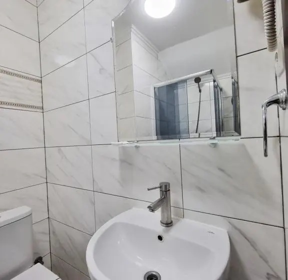 Standard Kolmen Hengen Huone, готель валерія