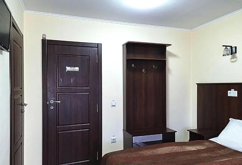 Standard Kolmen Hengen Huone, готель валерія