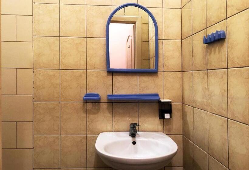 标准三人间, Comfort