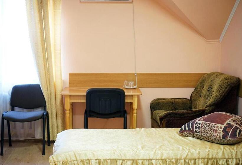 标准三人间, Comfort