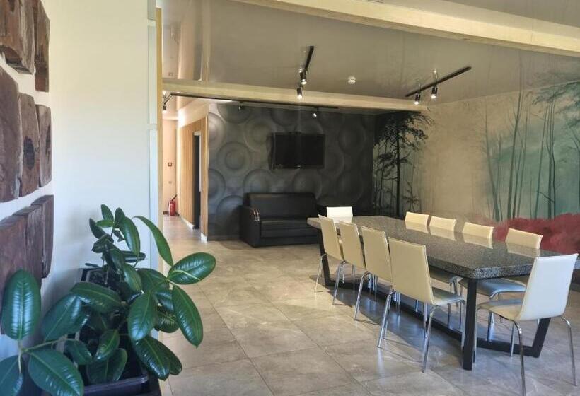 חדר משפחתי, Loft Wood