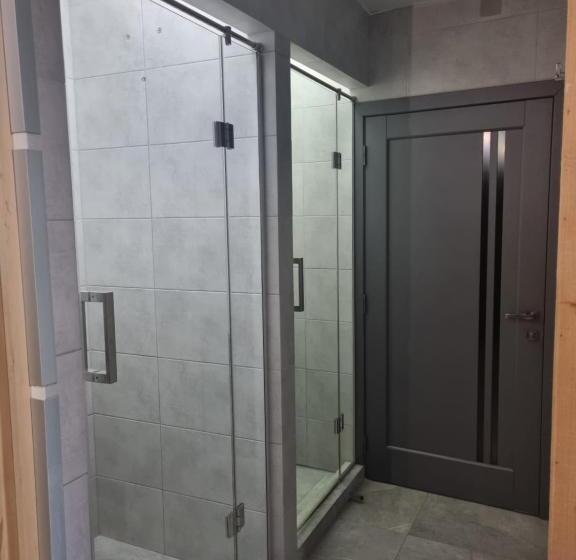 חדר משפחתי, Loft Wood