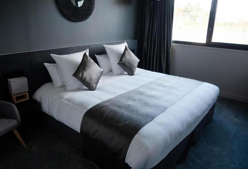 高级三人间, Hôtel & Restaurant La Maison Des Blés