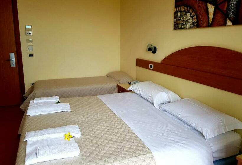 חדר סטנדרט לשלושה, Panorama