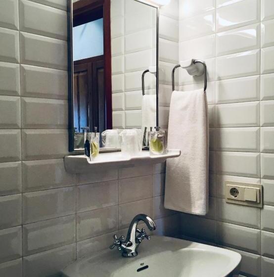 4인용 스탠다드 룸, Hostal Can Maret