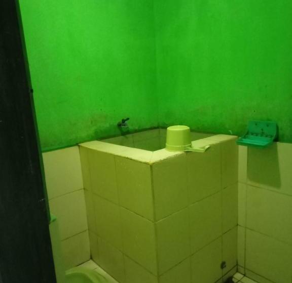 Camera Standard, Penginapan 99