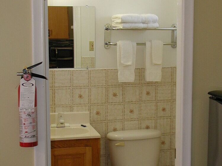 חדר משפחתי, Almo Court Motel