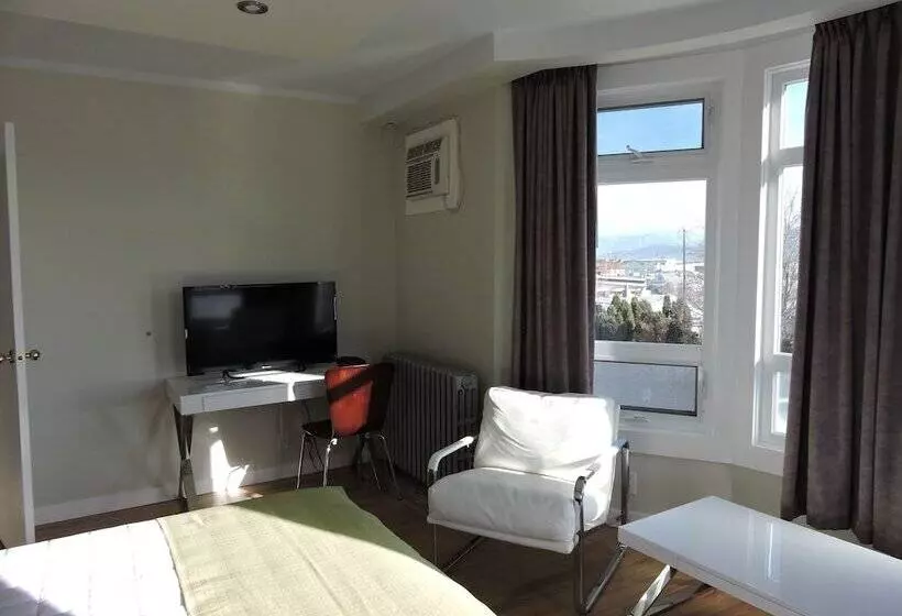 سوییت لوکس, Almo Court Motel