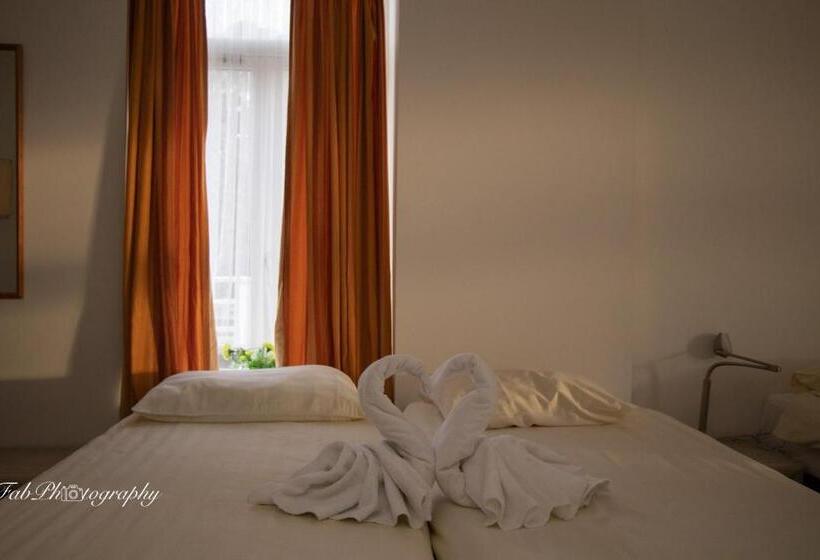 חדר משפחתי, 2000 Valkenburg