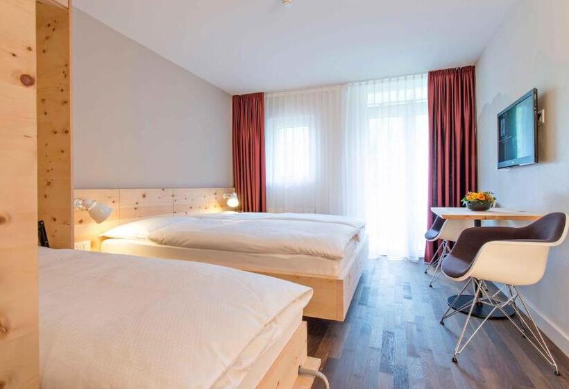 חדר סטנדרט לשלושה, Schweizerhof Sils Maria