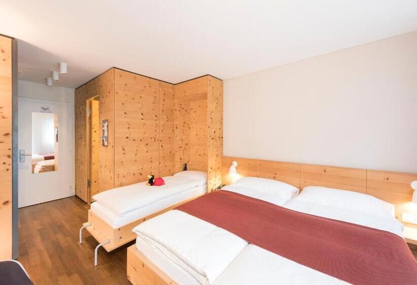 חדר סטנדרט לשלושה, Schweizerhof Sils Maria