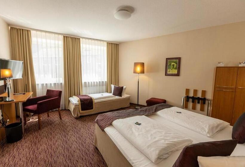 חדר סטנדרט לשלושה, Comfort Hotel Tom Kyle