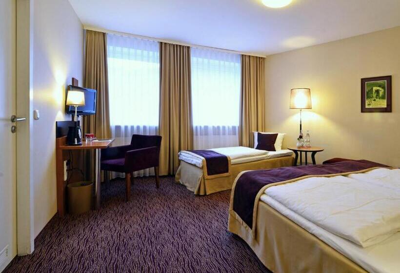 Номер Стандарт Трехместный, Comfort Hotel Tom Kyle