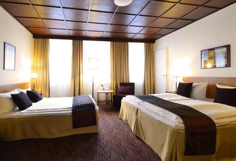 חדר סטנדרט לארבעה, Comfort Hotel Tom Kyle