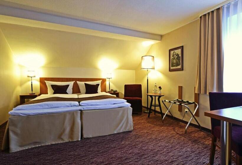 סוויטה משפחתית, Comfort Hotel Tom Kyle