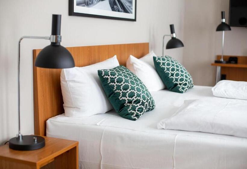 Номер Комфорт, Comfort Hotel Tom Kyle