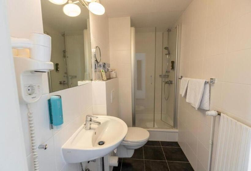 חדר אקונומי, Comfort Hotel Tom Kyle