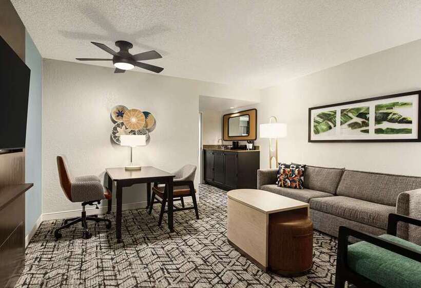 キングサイズベッドのスタンダードルーム, Embassy Suites By Hilton Charlotte Concord Golf Resort & Spa