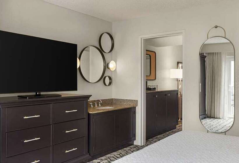 キングサイズベッドのスタンダードルーム, Embassy Suites By Hilton Charlotte Concord Golf Resort & Spa