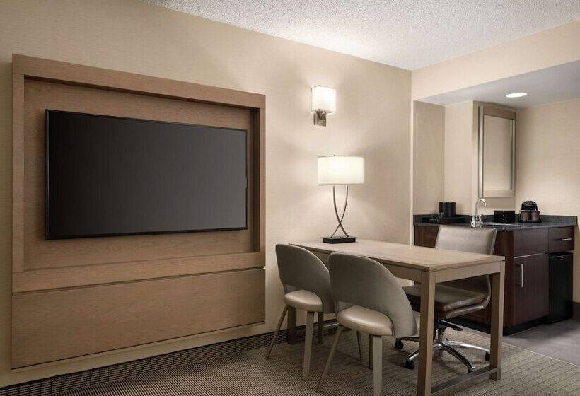 Люкс Адаптированный для Инвалидов, Embassy Suites By Hilton Cleveland Rockside