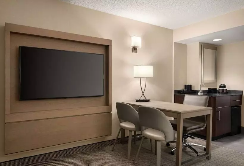身障者適用スイートルーム, Embassy Suites By Hilton Cleveland Rockside