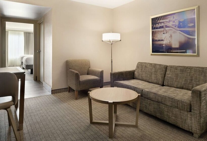 Люкс Адаптированный для Инвалидов, Embassy Suites By Hilton Cleveland Rockside