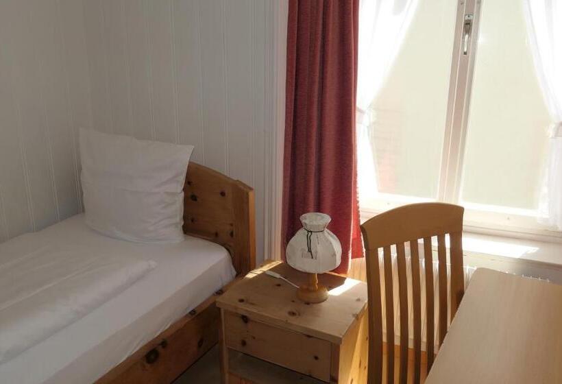 标准单人间共用浴室, Franziskaner