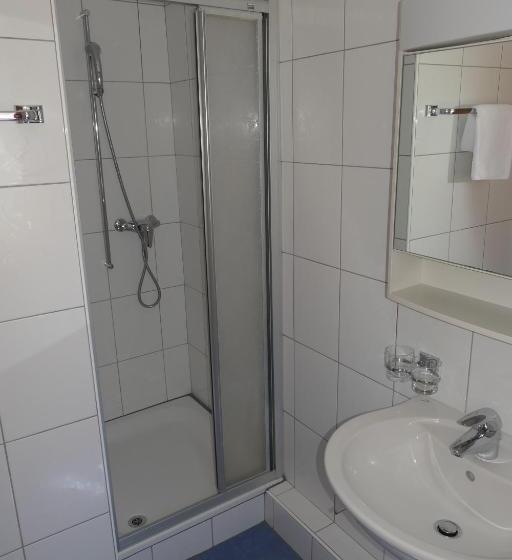 带共用浴室的标准房间, Franziskaner