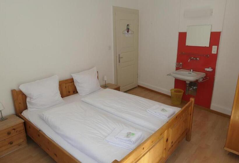 带共用浴室的标准房间, Franziskaner