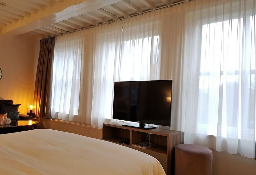 סוויטת ג'וניור, Grand Canal