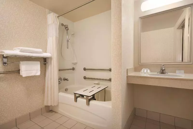 キングサイズベッドのスタンダードルーム, Hilton Garden Inn Wilkes Barre