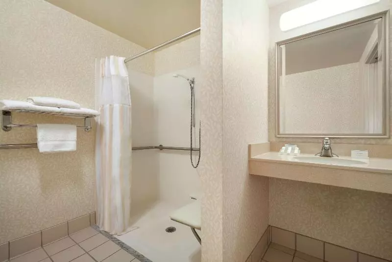 キングサイズベッドのスタンダードルーム, Hilton Garden Inn Wilkes Barre