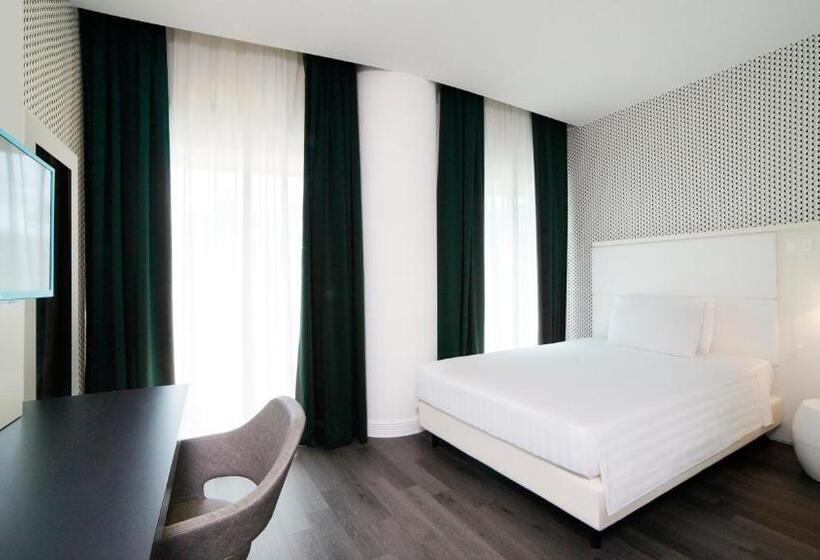 适合残疾人使用的标准间, Holiday Inn Nola Naples Vulcano Buono, An Ihg