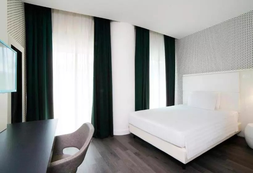 اتاق استاندارد برای معلولان, Holiday Inn Nola   Naples Vulcano Buono, An Ihg
