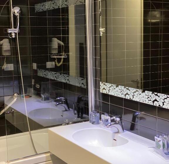 适合残疾人使用的标准间, Holiday Inn Nola Naples Vulcano Buono, An Ihg