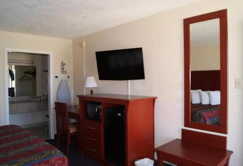 キングサイズベッドのスタンダードルーム, Red Carpet Inn   Natchez