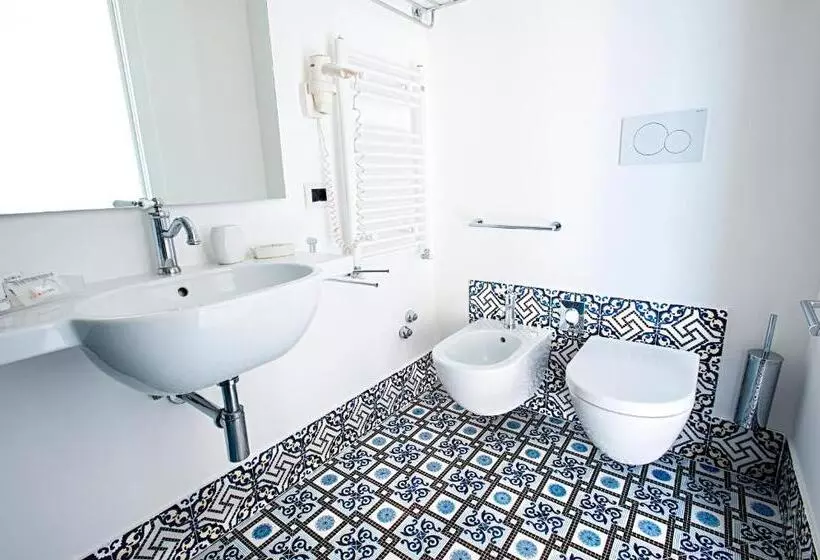 اتاق لوکس با بالکن, Villa Pandora
