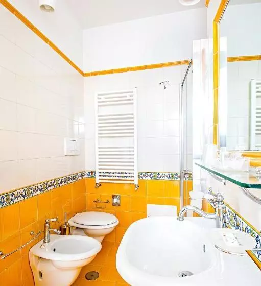 اتاق لوکس با بالکن, Villa Pandora