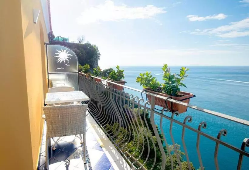 اتاق لوکس با بالکن, Villa Pandora