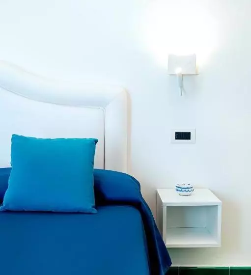 اتاق لوکس با بالکن, Villa Pandora